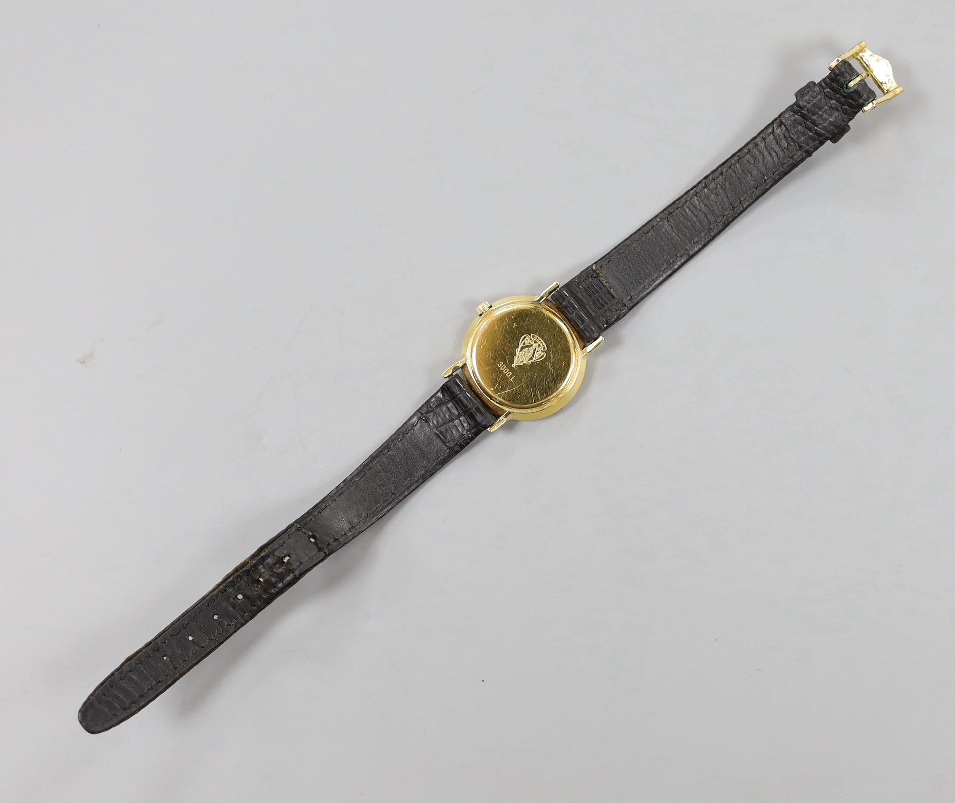 A lady's moder gold plated Gucci quartz wrist watch, no box or papers.